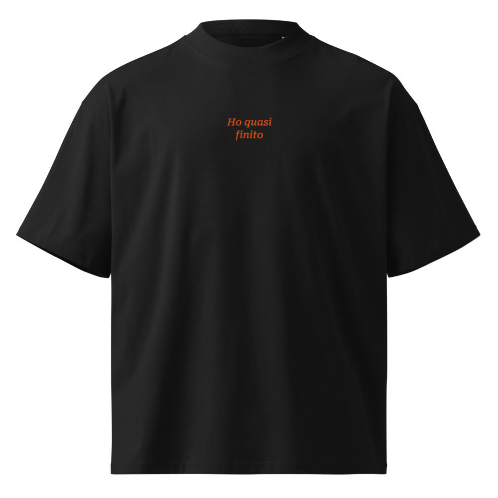 Ho quasi finito — t-shirt oversize nera, ricamo arancione