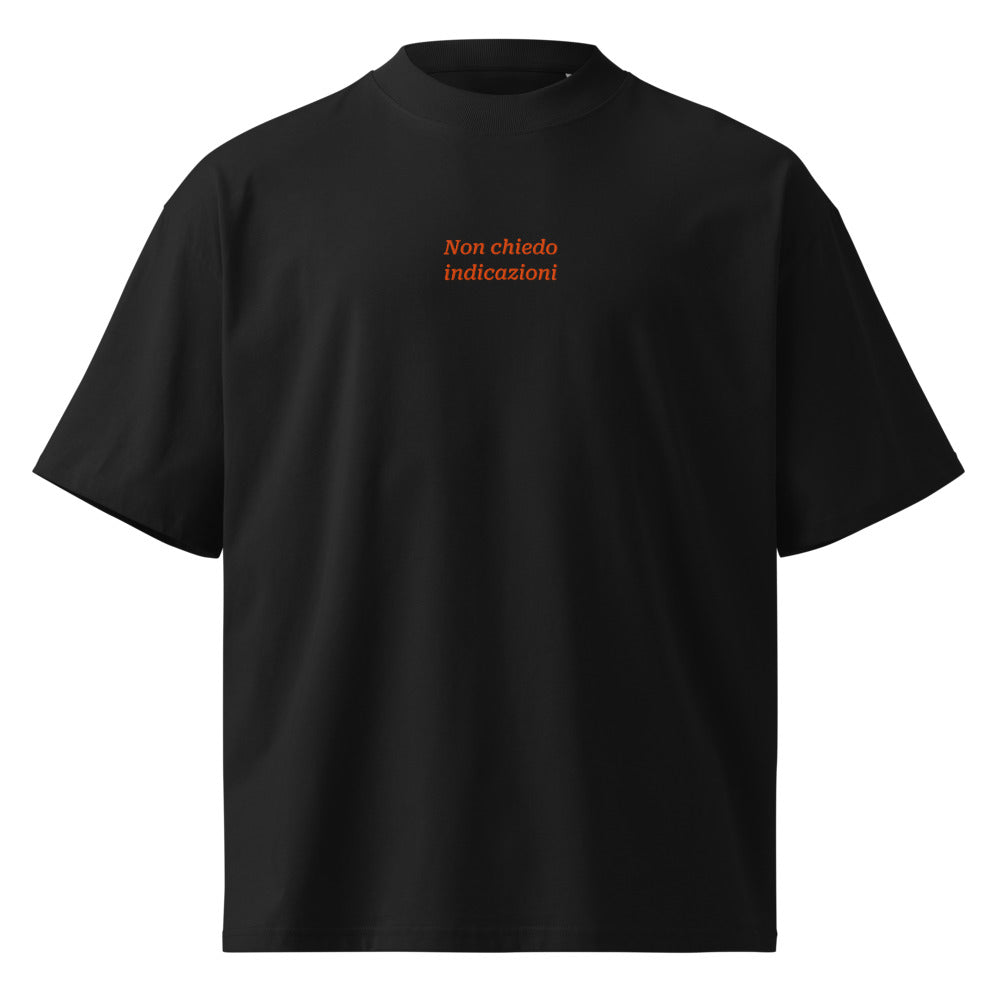 Non chiedo indicazioni — t-shirt oversize nera, ricamo arancione