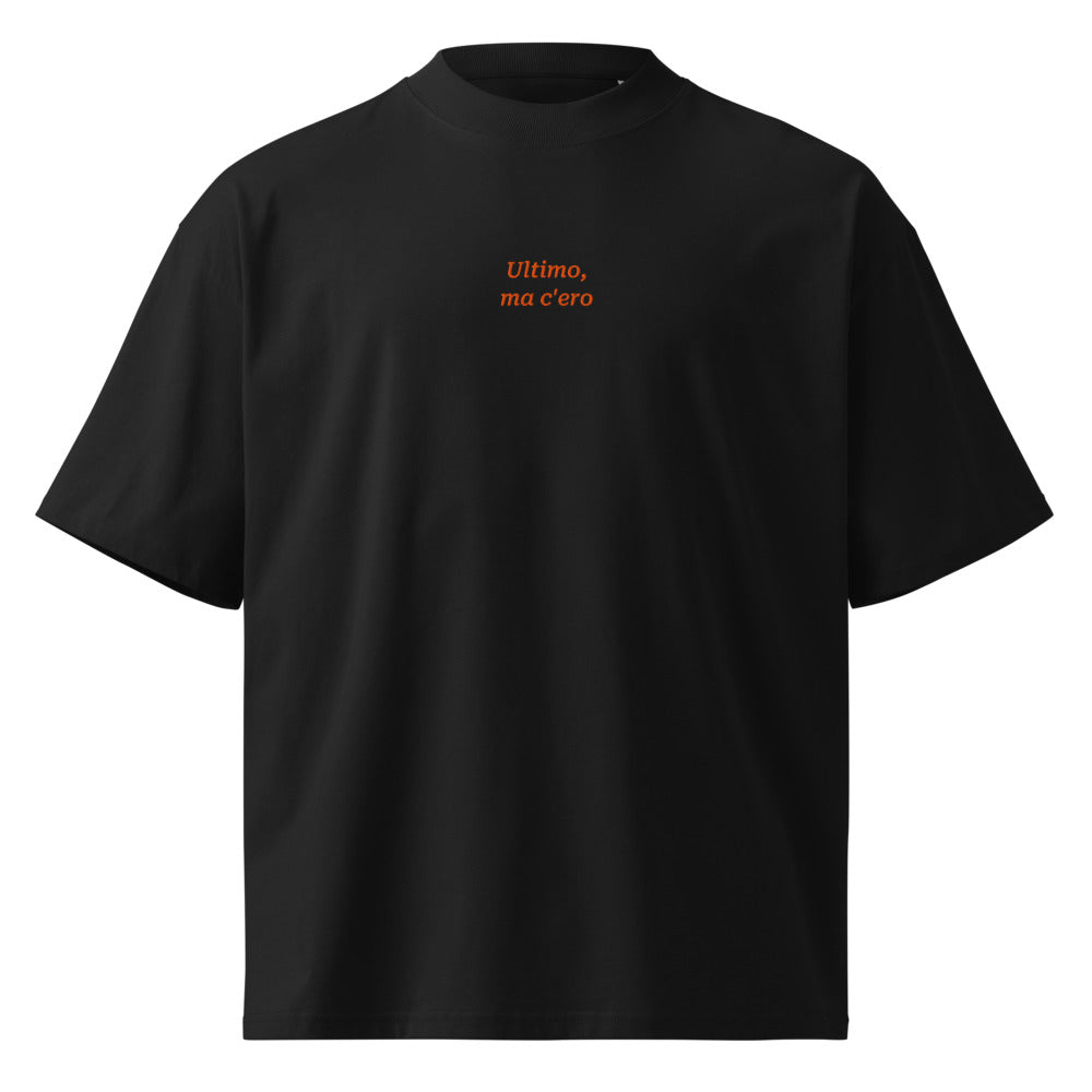 Ultimo, ma c'ero — t-shirt oversize nera, ricamo arancione