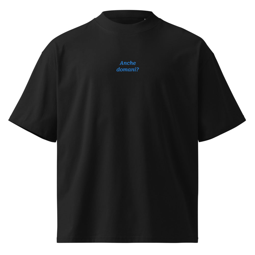 Anche domani? — t-shirt oversize nera, ricamo acqua pavone