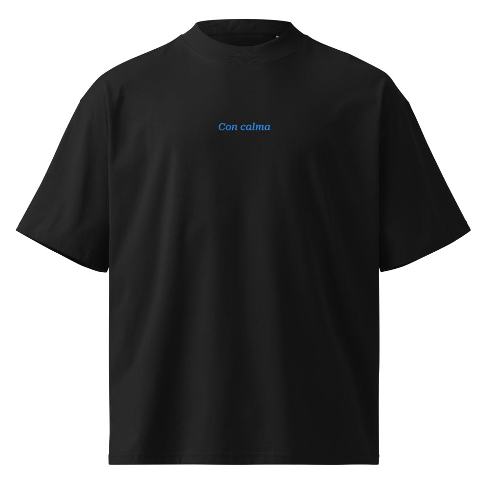 Con calma — t-shirt oversize nera, ricamo acqua pavone