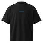Con calma — t-shirt oversize nera, ricamo acqua pavone