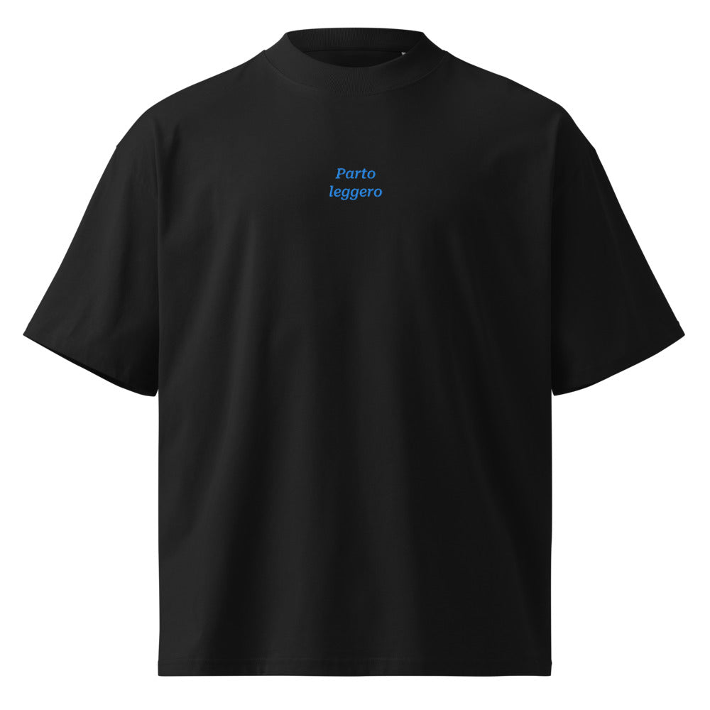 Parto leggero — t-shirt oversize nera, ricamo acqua pavone