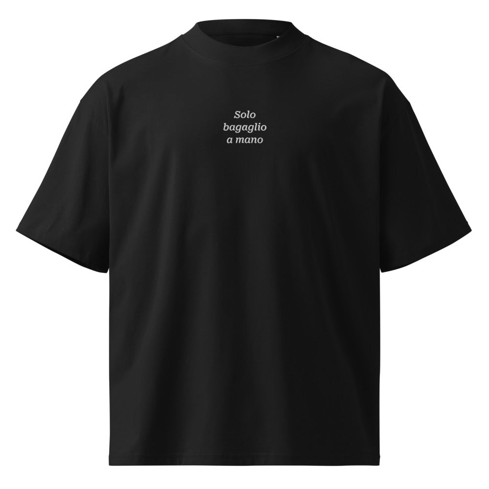 Solo bagaglio a mano — t-shirt oversize nera, ricamo bianco