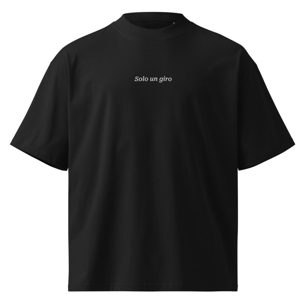 Solo un giro — t-shirt oversize nera, ricamo bianco