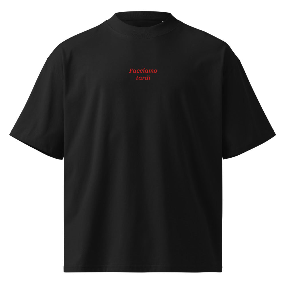 Facciamo tardi — t-shirt oversize nera, ricamo rosso