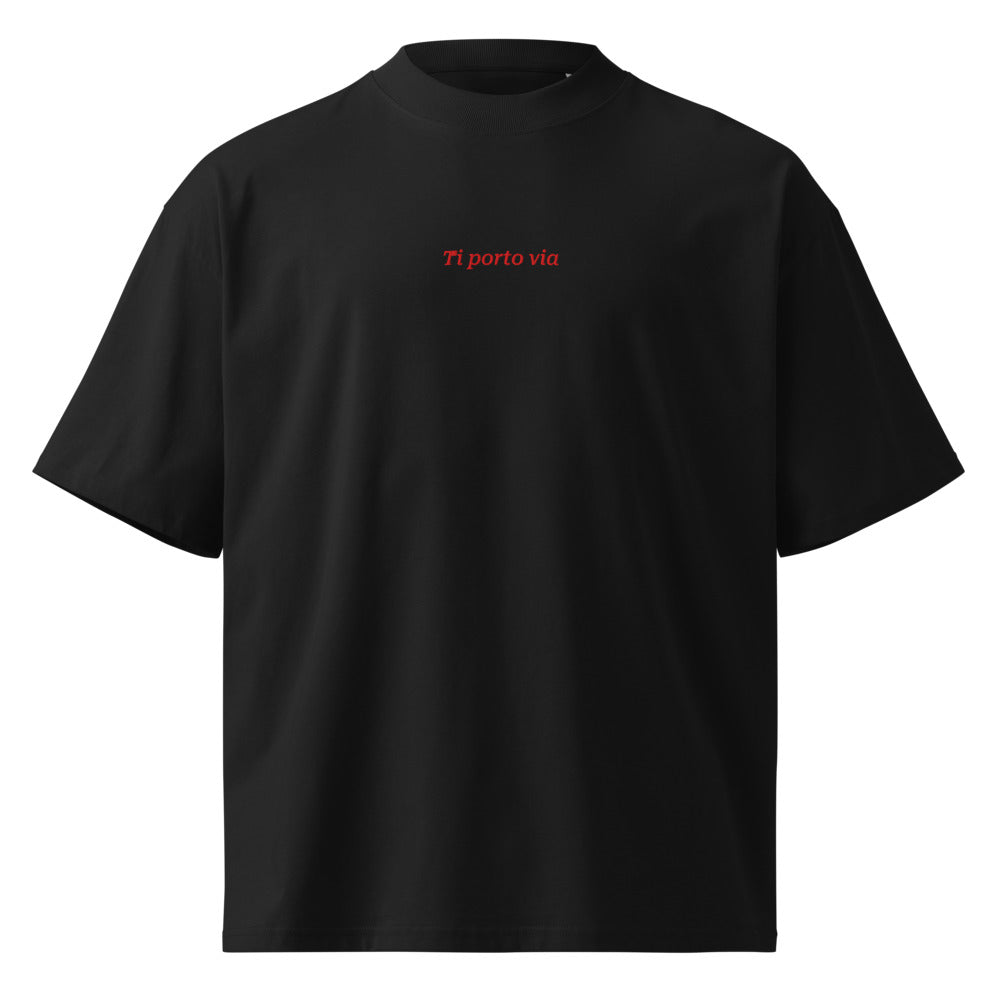 Ti porto via — t-shirt oversize nera, ricamo rosso