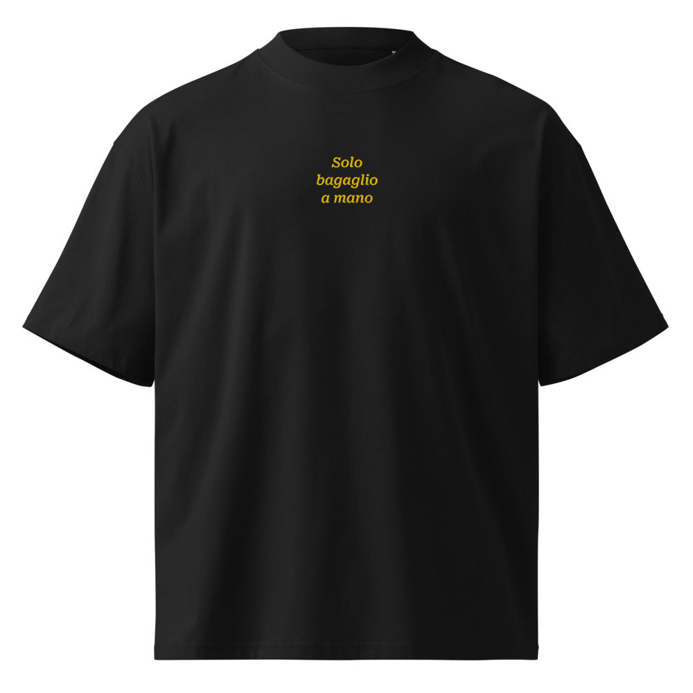 Solo bagaglio a mano — t-shirt oversize nera, ricamo giallo