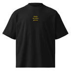 Resto un altro giorno — t-shirt oversize nera, ricamo giallo