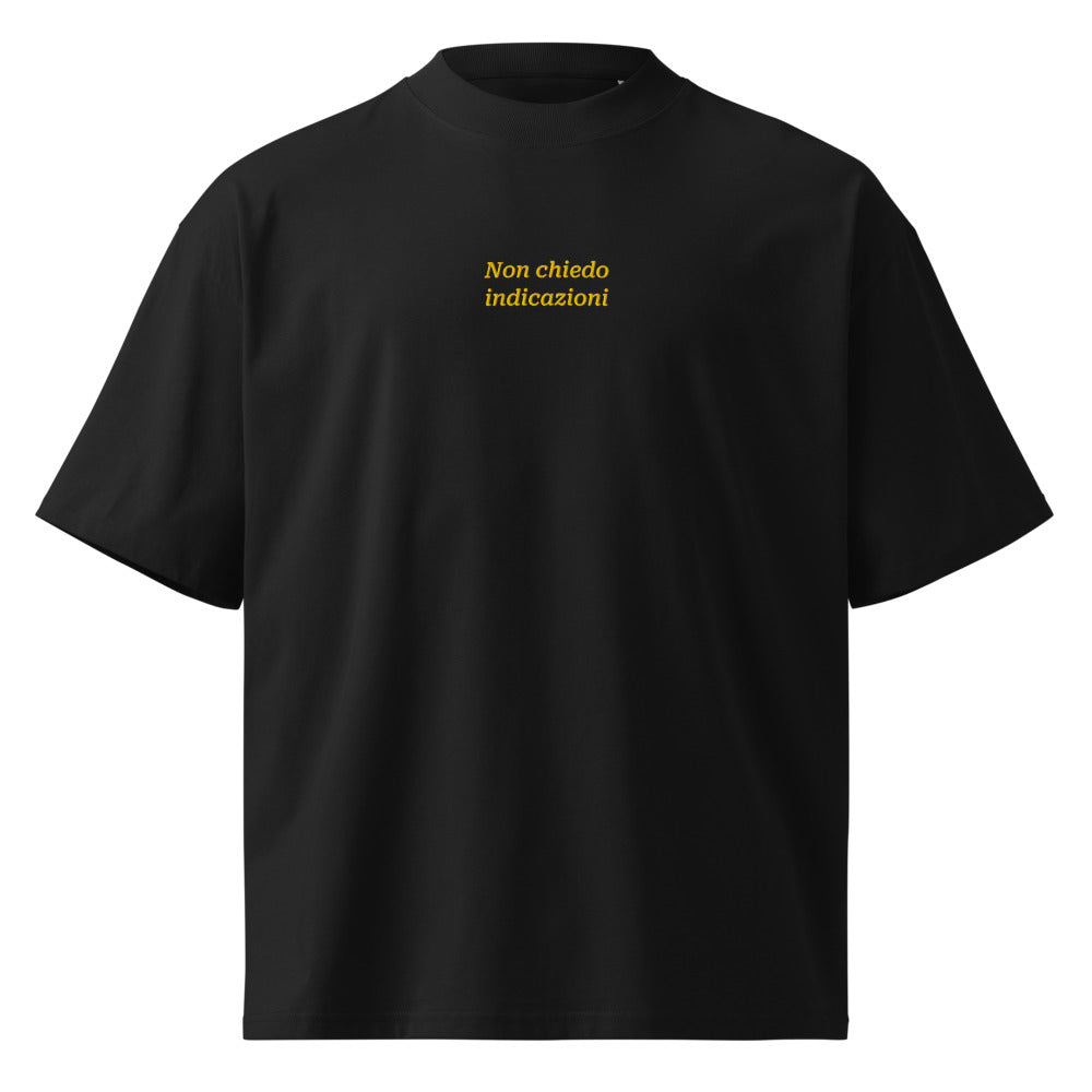 Non chiedo indicazioni — t-shirt oversize nera, ricamo giallo