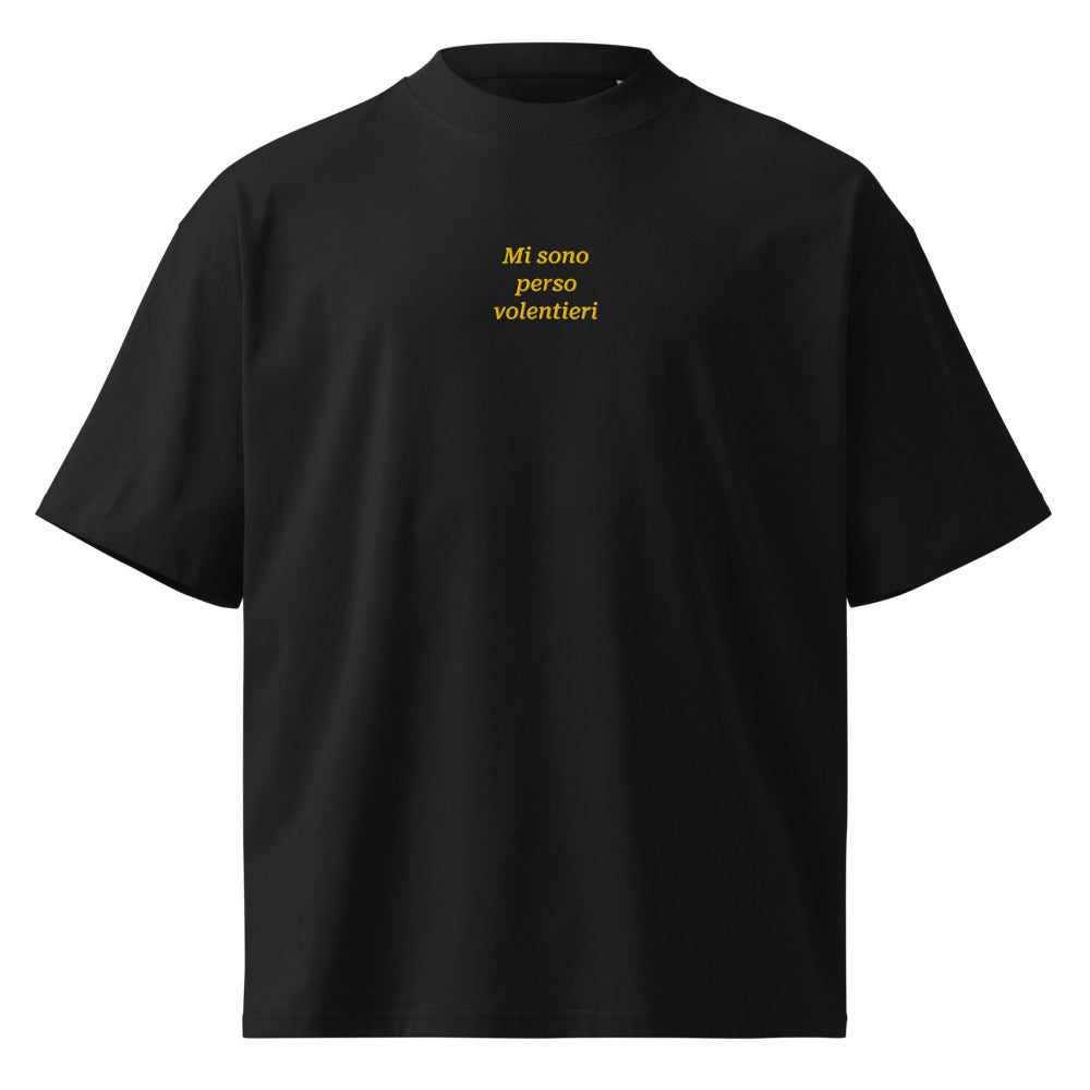 Mi sono perso volentieri — t-shirt oversize nera, ricamo giallo