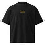 Mi passa correndo — t-shirt oversize nera, ricamo giallo
