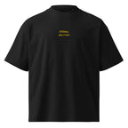 Ultimo, ma c'ero — t-shirt oversize nera, ricamo giallo