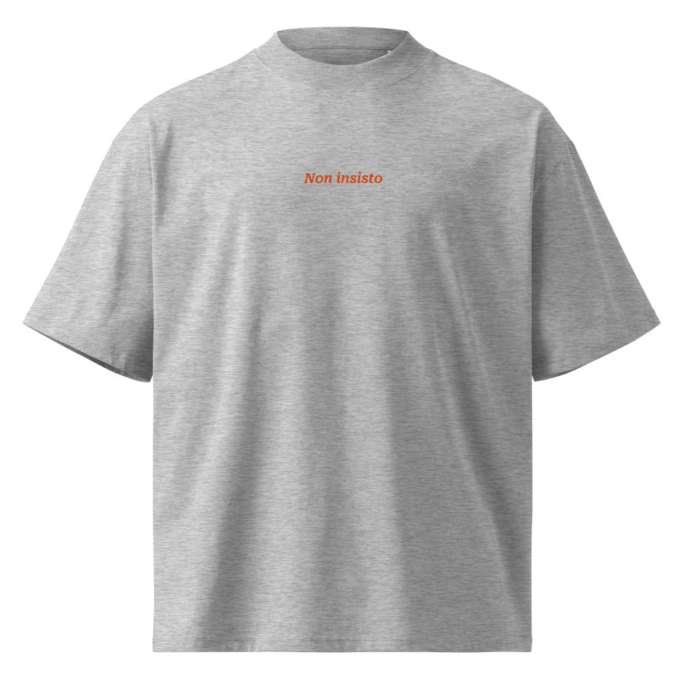 Non insisto — t-shirt oversize grigia, ricamo arancione