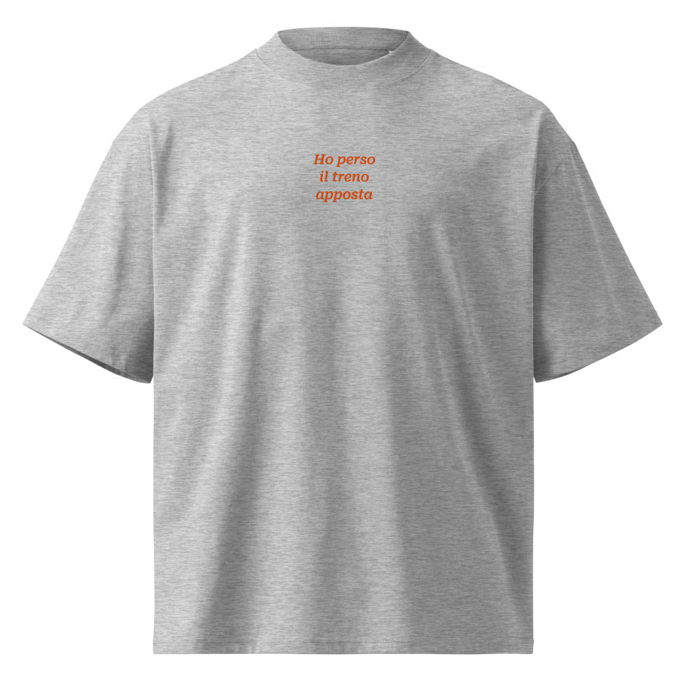 Ho perso il treno apposta — t-shirt oversize grigia, ricamo arancione