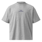 Passo a prenderti — t-shirt oversize grigia, ricamo blu