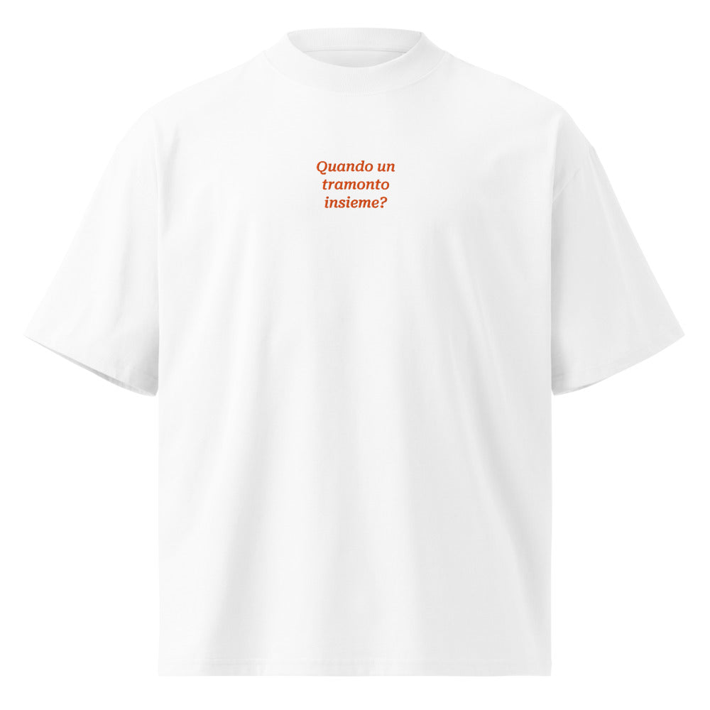 Quando un tramonto insieme? — t-shirt oversize bianca, ricamo arancione