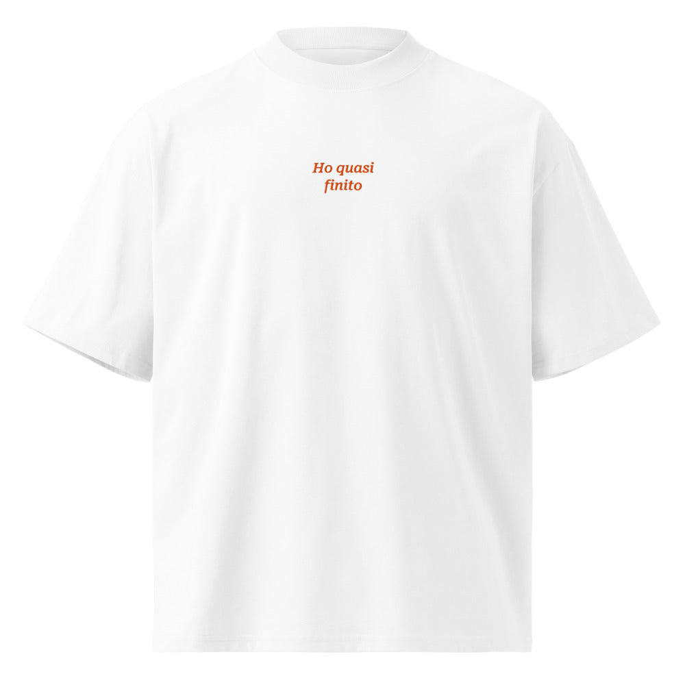 Ho quasi finito — t-shirt oversize bianca, ricamo arancione