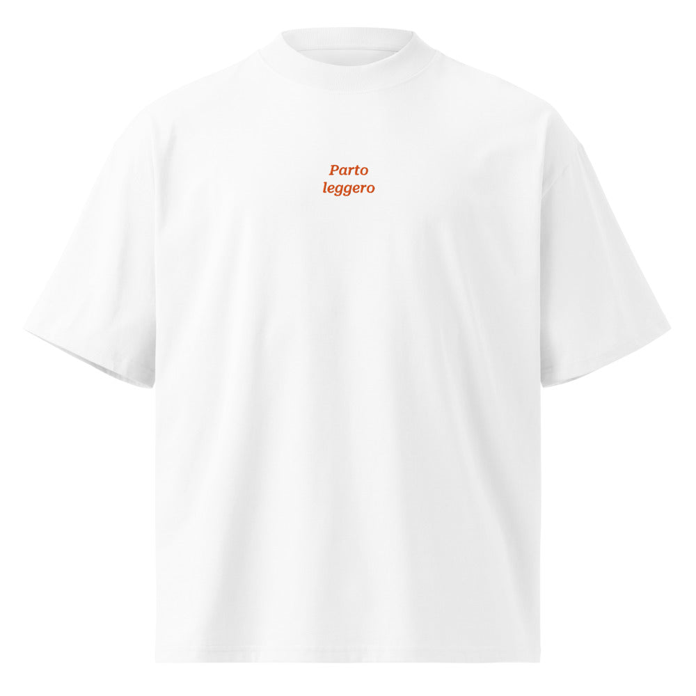 Parto leggero — t-shirt oversize bianca, ricamo arancione