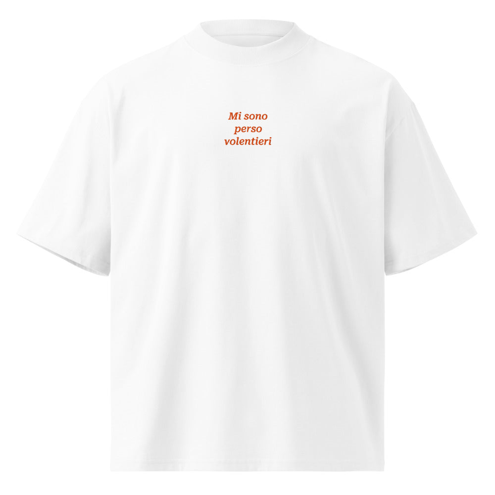 Mi sono perso volentieri — t-shirt oversize bianca, ricamo arancione