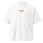Anche oggi, presto — t-shirt oversize bianca, ricamo arancione