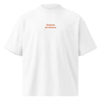 Nessuno mi rincorre — t-shirt oversize bianca, ricamo arancione
