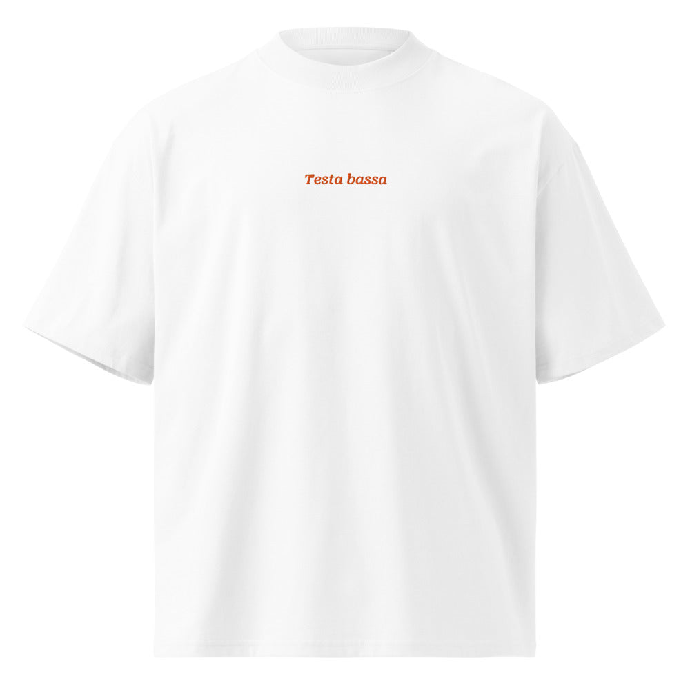 Testa bassa — t-shirt oversize bianca, ricamo arancione