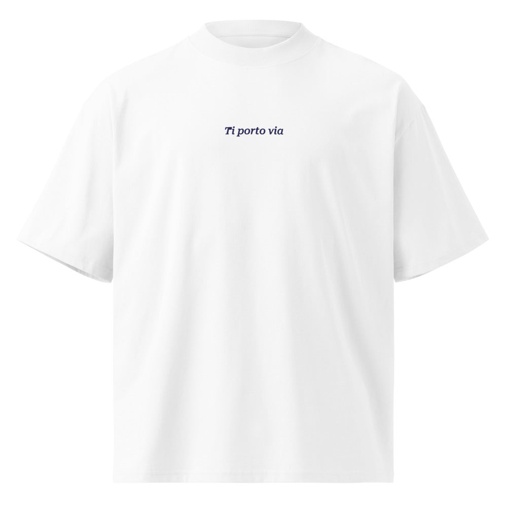 Ti porto via — t-shirt oversize bianca, ricamo blu