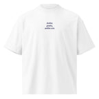 Solito posto, solita ora — t-shirt oversize bianca, ricamo blu