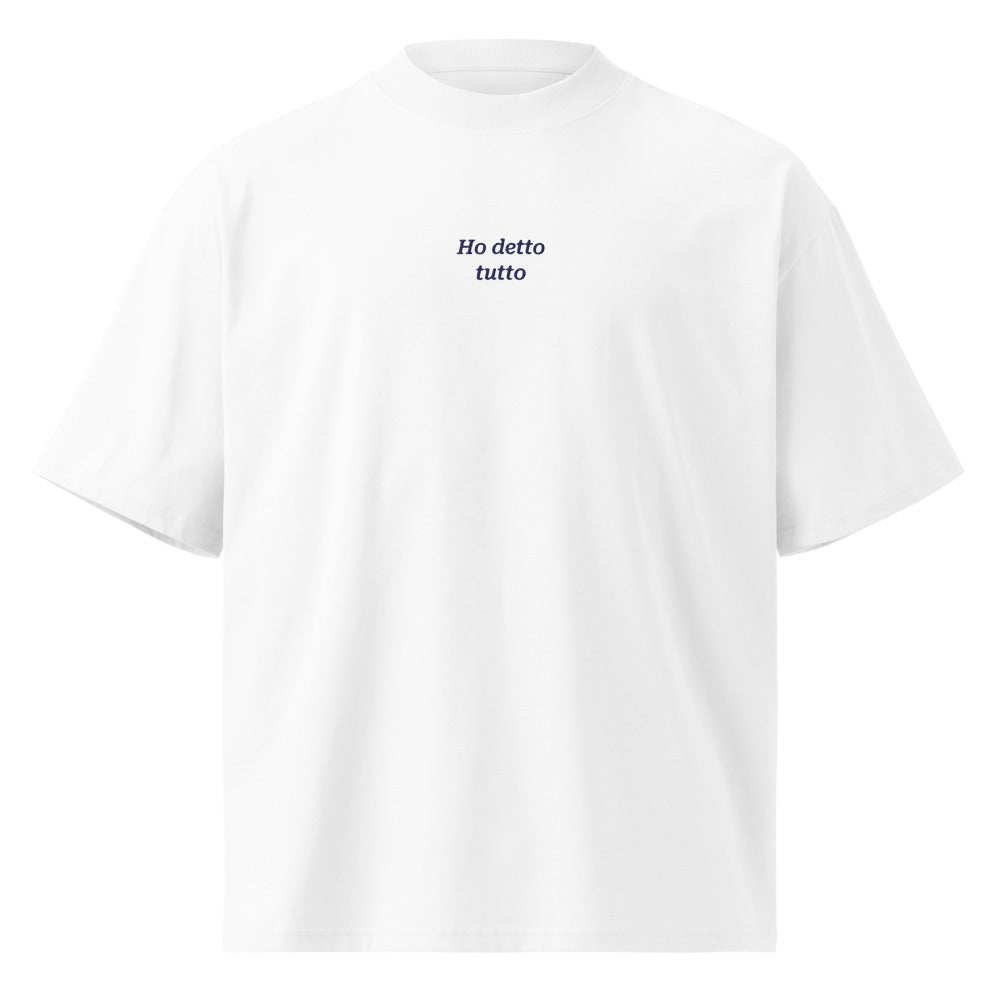 Ho detto tutto — t-shirt oversize bianca, ricamo blu