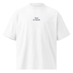 Sono in ritardo — t-shirt oversize bianca, ricamo blu