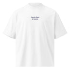 Faccio finta di niente — t-shirt oversize bianca, ricamo blu
