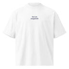 Non sto scappando — t-shirt oversize bianca, ricamo blu