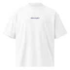 Solo un giro — t-shirt oversize bianca, ricamo blu