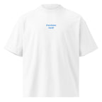 Facciamo tardi — t-shirt oversize bianca, ricamo acqua pavone