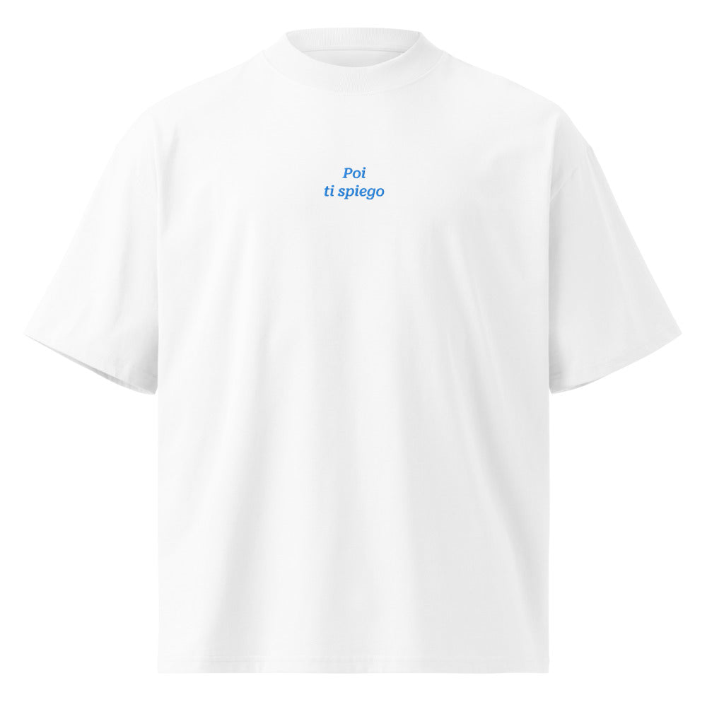 Poi ti spiego — t-shirt oversize bianca, ricamo acqua pavone
