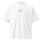 Sono già stanco — t-shirt oversize bianca, ricamo acqua pavone
