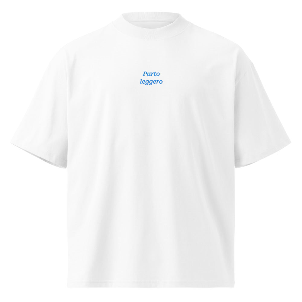 Parto leggero — t-shirt oversize bianca, ricamo acqua pavone