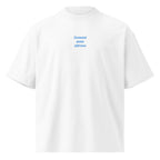 Domani sono altrove — t-shirt oversize bianca, ricamo acqua pavone