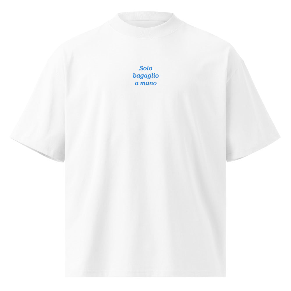 Solo bagaglio a mano — t-shirt oversize bianca, ricamo acqua pavone