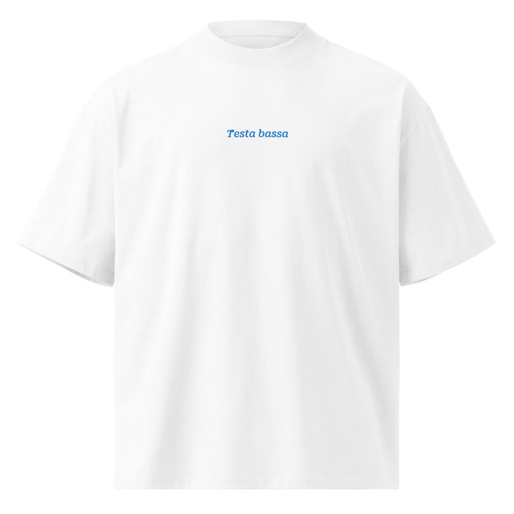 Testa bassa — t-shirt oversize bianca, ricamo acqua pavone