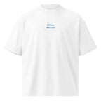 Ultimo, ma c'ero — t-shirt oversize bianca, ricamo acqua pavone