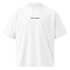 Solo un giro — t-shirt oversize bianca, ricamo nero