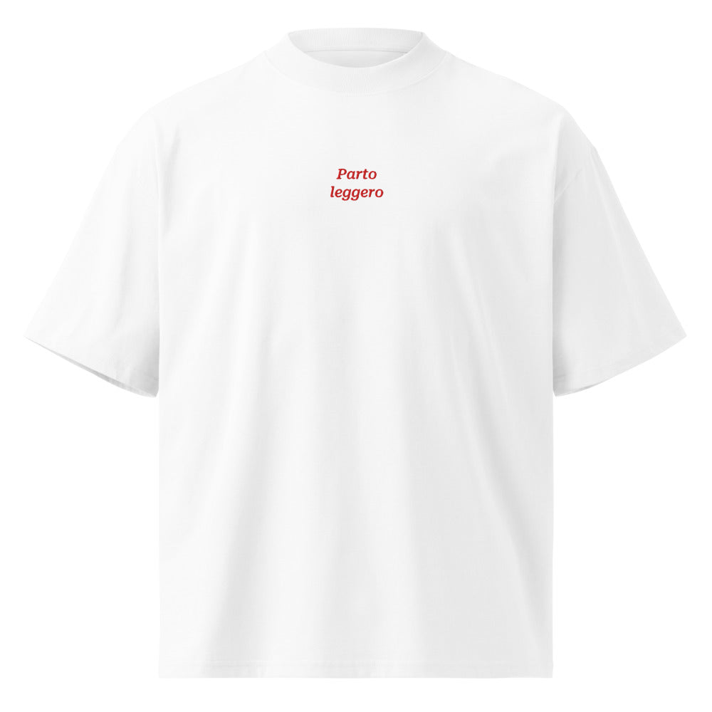 Parto leggero — t-shirt oversize bianca, ricamo rosso