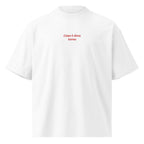 Casa è dove torno — t-shirt oversize bianca, ricamo rosso