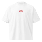 Ultimo, ma c'ero — t-shirt oversize bianca, ricamo rosso